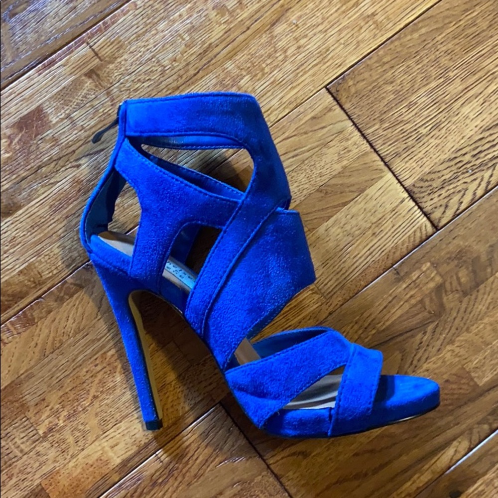 Electric blue heels!